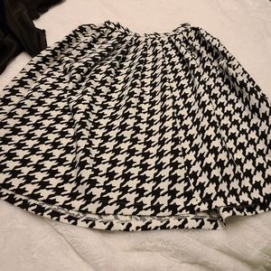 Small mid length skirt